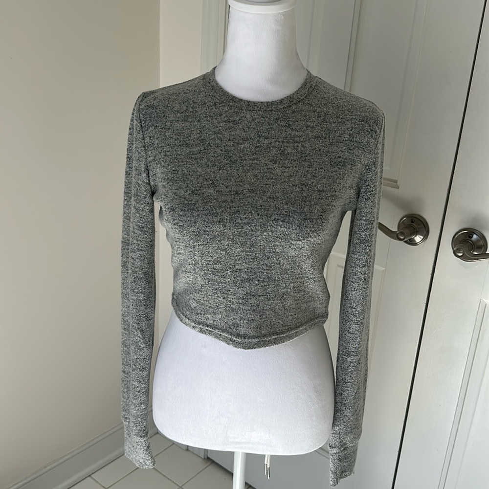 Mimosa size small knit top. Cropped great shape.